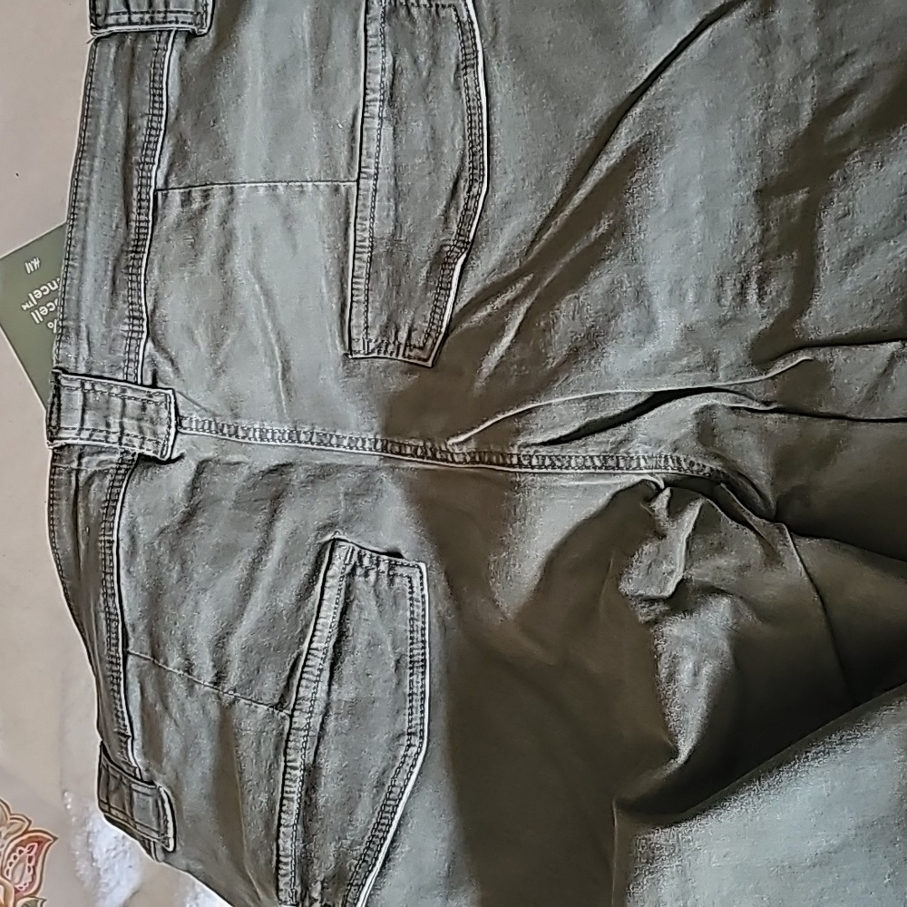 Green pants... brand new - Picture 2 of 5
